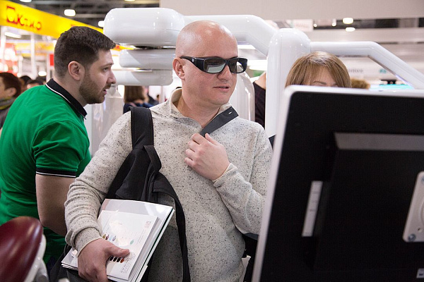 Стенд компании GREEN DENT на выставке Дентал-Ревю 2020-15.jpg