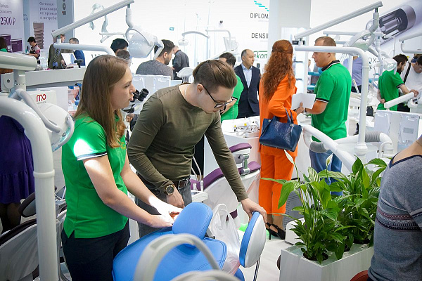 Стенд компании GREEN DENT на выставке Дентал Салон 2019_019.jpg