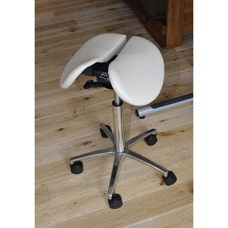 Salli Sway - эргономичный стул врача-стоматолога с улучшенным способом регулировки угла наклона сиденья